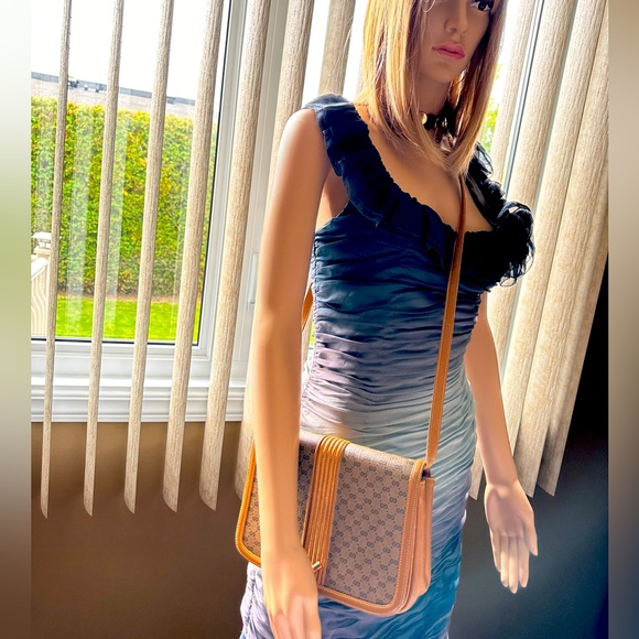 Authentic Gucci Crossbody/Shoulder Bag. - Picture 16 of 16